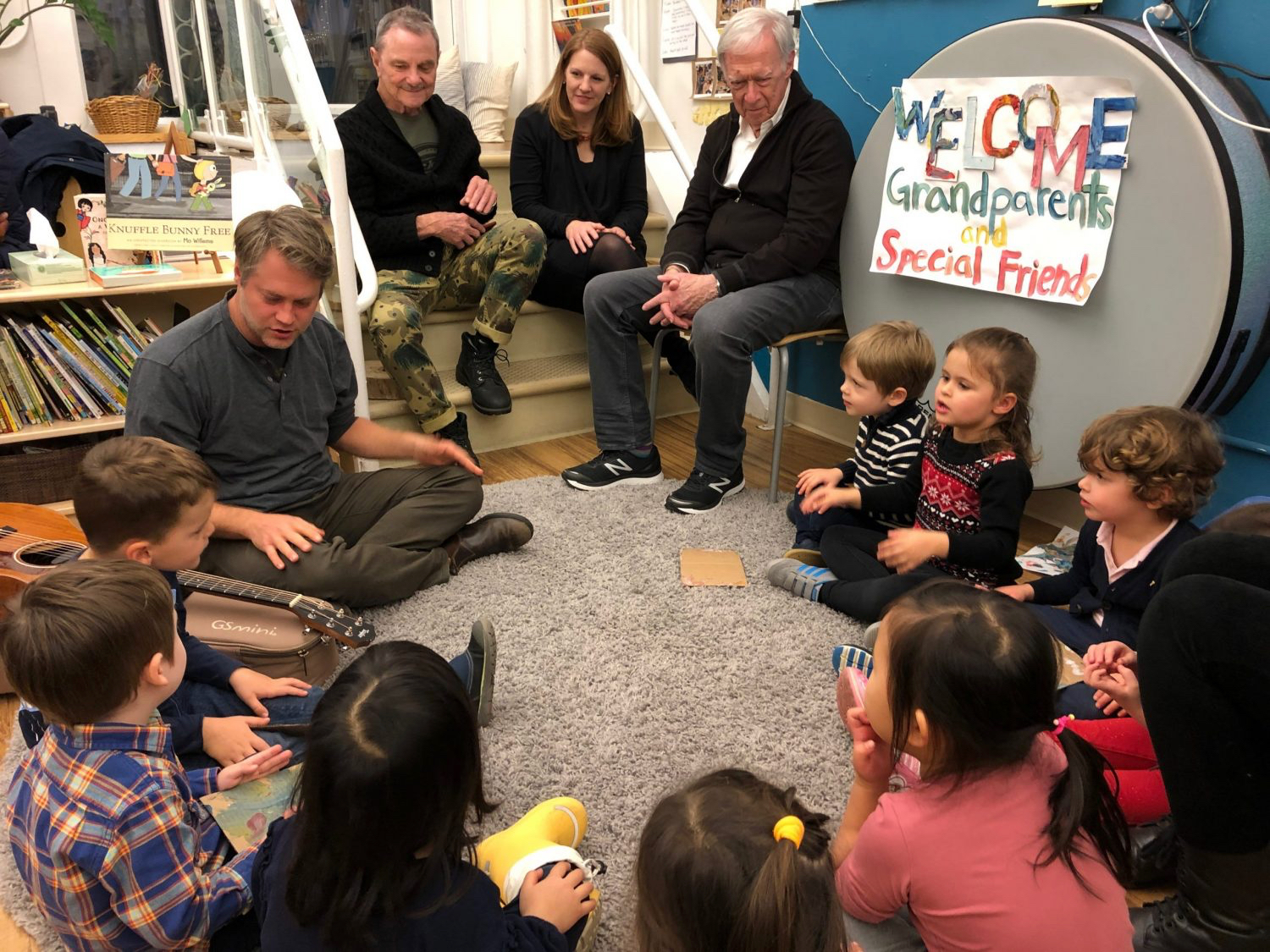 children singing together with their grandparents